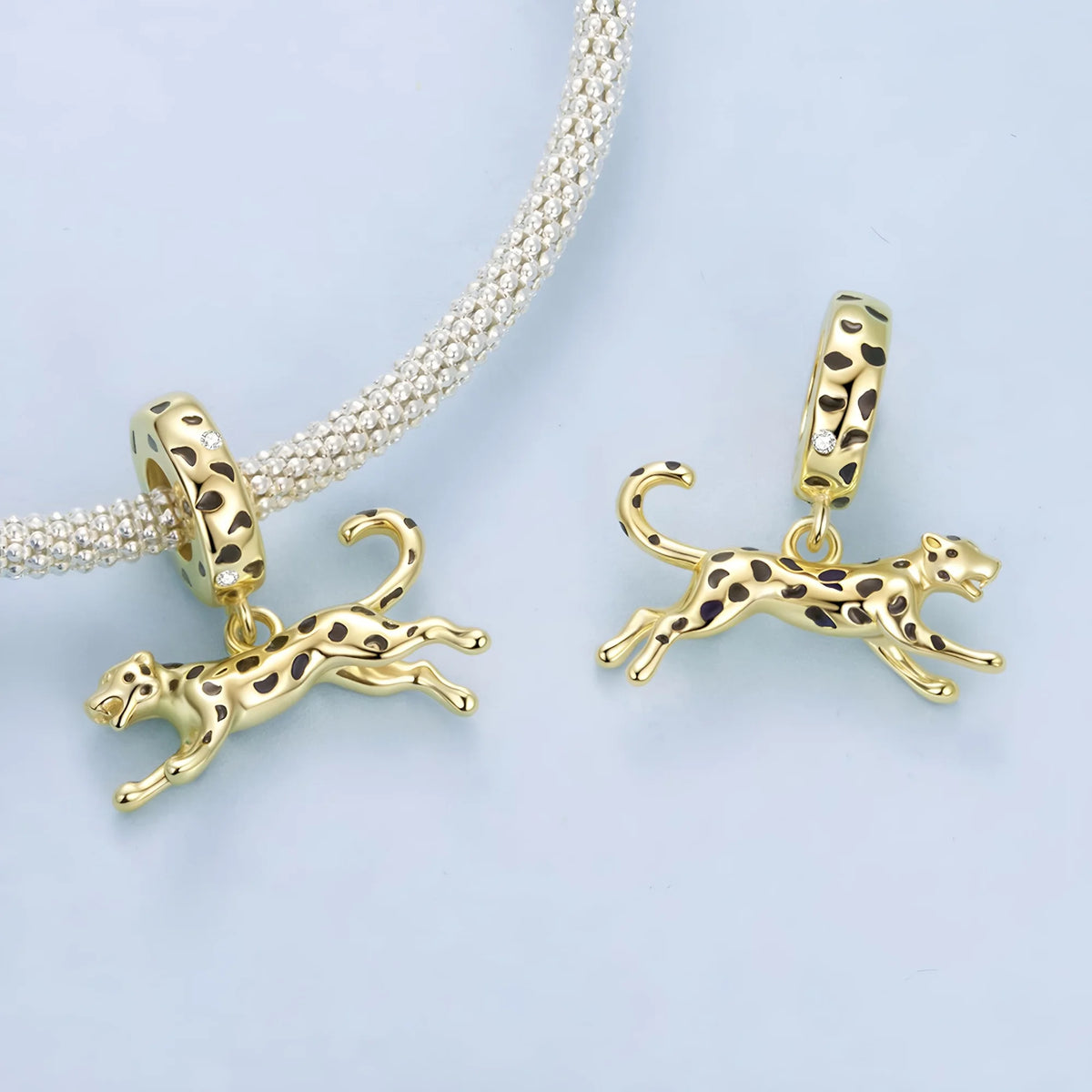 Jaguar Dangle Charm | GP CZ EN