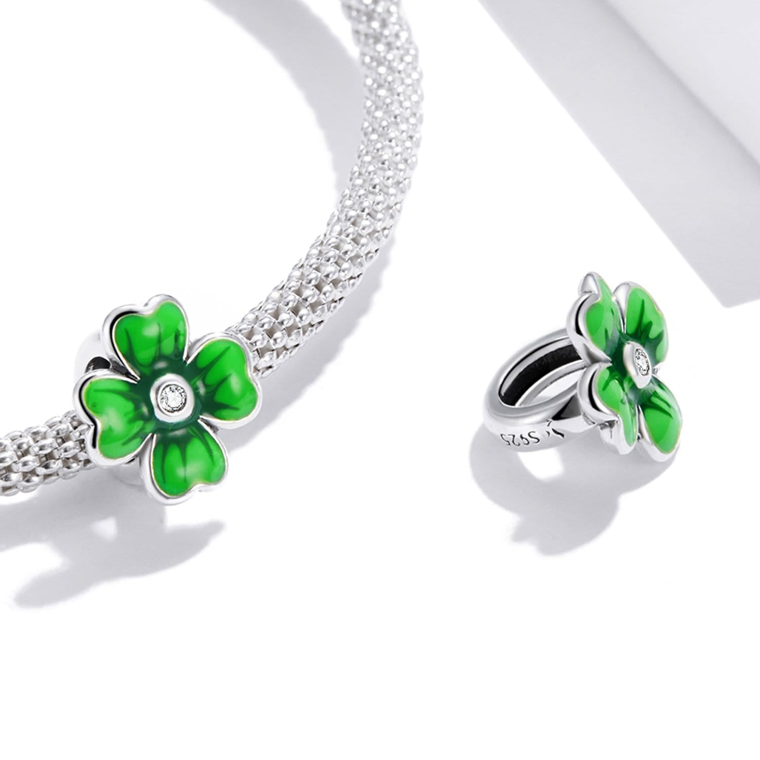 Four Leaf Clover Stopper | CZ EN