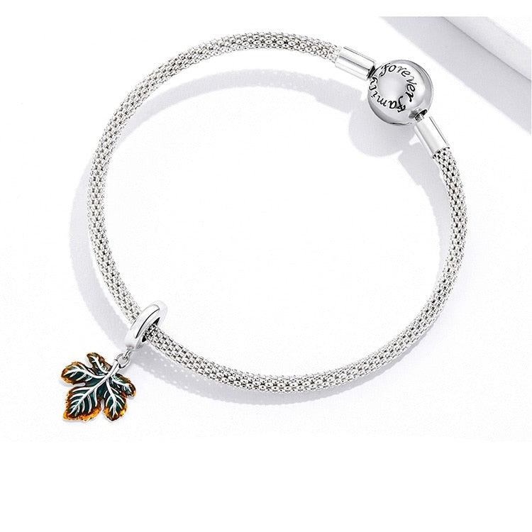 Maple Leaf Dangle Charm | EN