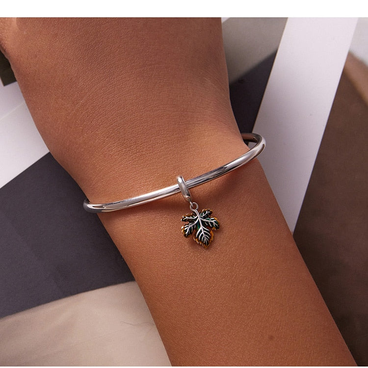 Maple Leaf Dangle Charm | EN